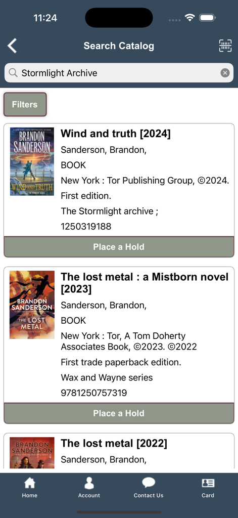 Libraries Online - Resultados de búsqueda del catálogo de libros en la aplicación móvil Bibliotecas en Línea con botones para hacer una reserva.