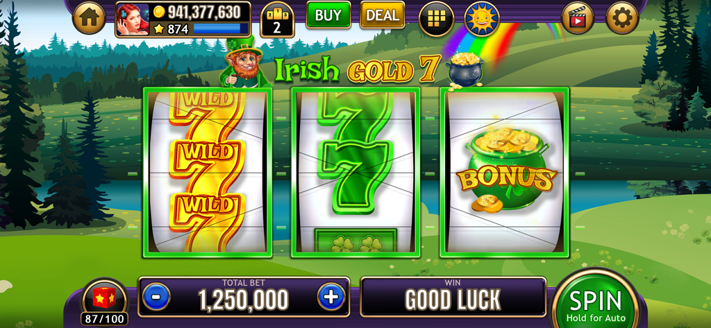 Pantalla de juego Wild Triple 777 Slots Casino Irish Gold 7 mostrando tragamonedas de tres rodillos