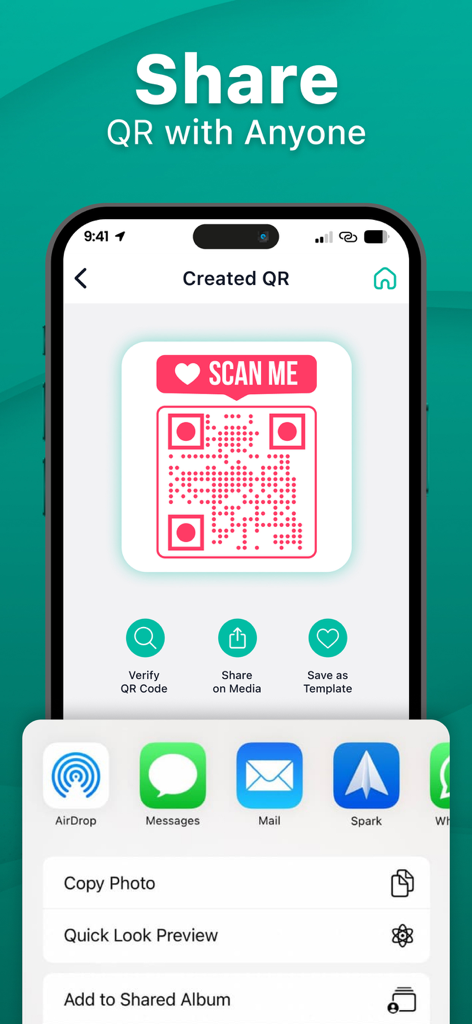 QR Code Reader & Scanner Pro - Un codice QR personalizzato rosa con l'etichetta Scan Me visualizzato su uno schermo di smartphone con le opzioni di condivisione iOS visibili.