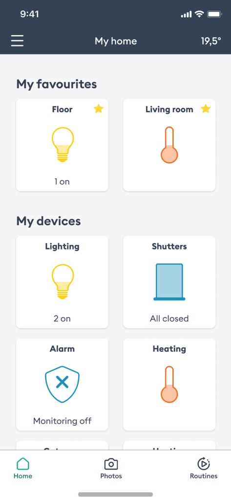 Tela inicial do aplicativo Tydom mostrando favoritos e dispositivos conectados para iluminação, persianas, alarme e aquecimento