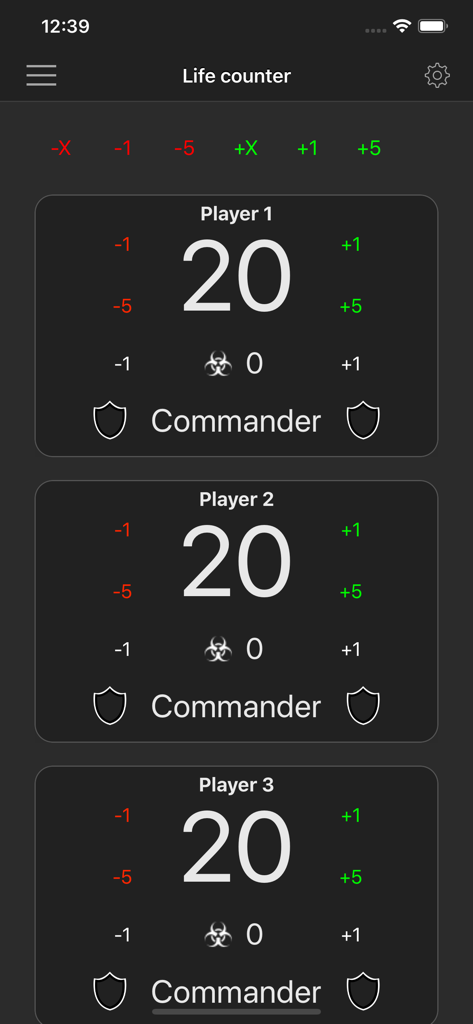 Una pantalla de contador de vidas multijugador en la aplicación de base de datos de cartas Magic mostrando totales de vida y contadores de veneno para juegos de Commander