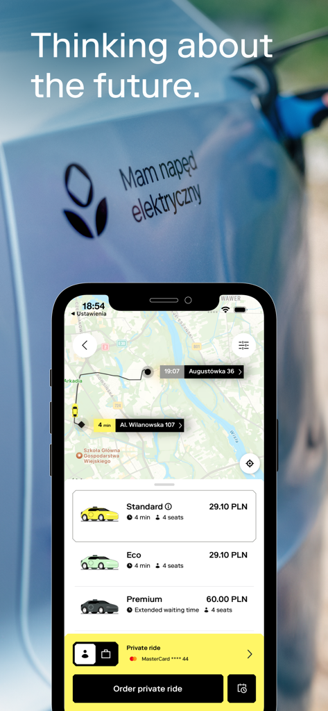 iTaxi - The Taxi App - Interfaz de la app móvil iTaxi que muestra opciones de reserva de viaje ecológico en un mapa de Polonia