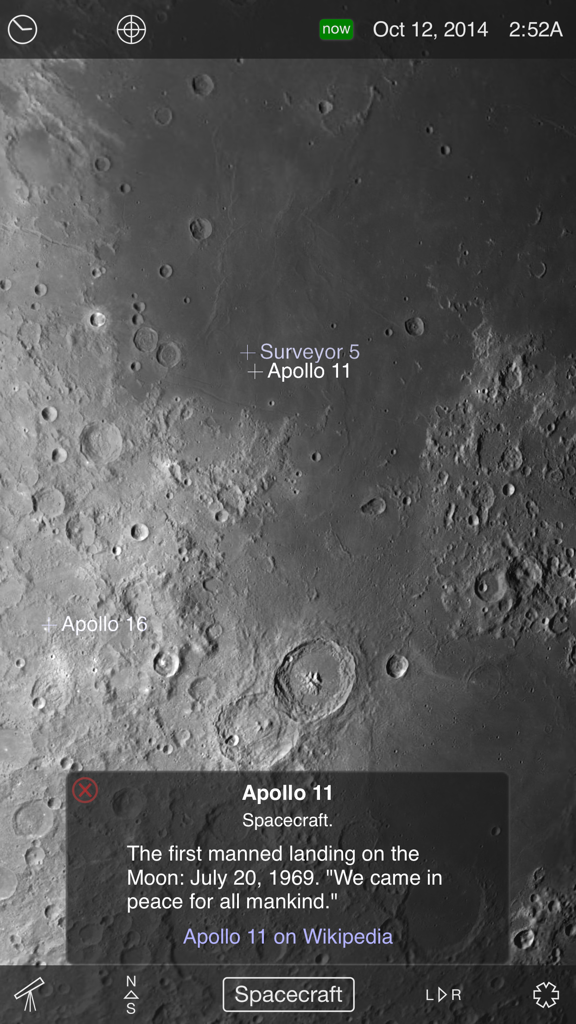 La aplicación Moon Globe HD muestra una vista 3D de la superficie lunar con etiquetas e información sobre el sitio de aterrizaje del Apolo 11