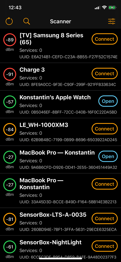 BLE Terminal - bluetooth tools - Pantalla de escaneo de la aplicación BLE Terminal que muestra una lista de dispositivos Bluetooth cercanos con información de intensidad de señal y UUID