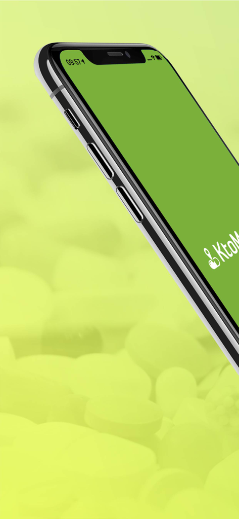 Smartphone exibindo o logotipo do aplicativo KtoMaLek contra um fundo de pílulas amarelas.