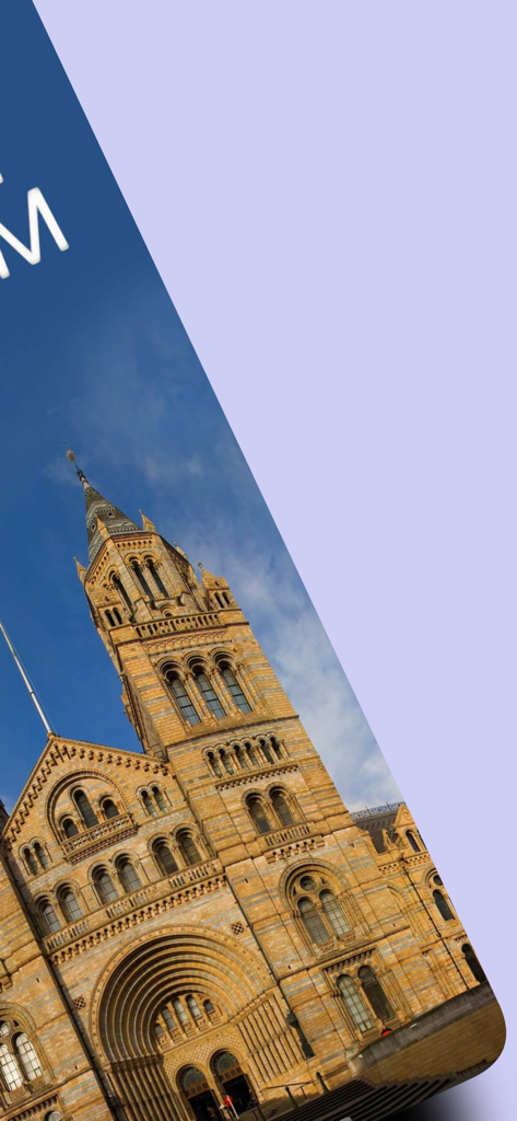 Die prächtige viktorianische Architektur des Naturkundemuseums von außen mit Türmen und Bögen