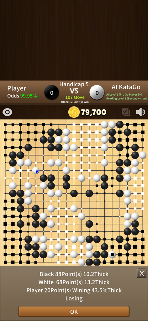 AI KataGo Go - Ein Go-Brett-Spielbildschirm in der AI KataGo Go App, der eine Steinanordnung und ein detailliertes AI Judge-Analysefeld mit Punktwertung und Dickenstatistiken zeigt.