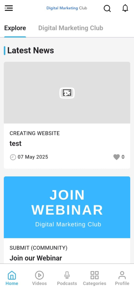 Digital Marketing Club - Pantalla de inicio de la aplicación Digital Marketing Club con un feed de noticias y un banner de registro de webinar