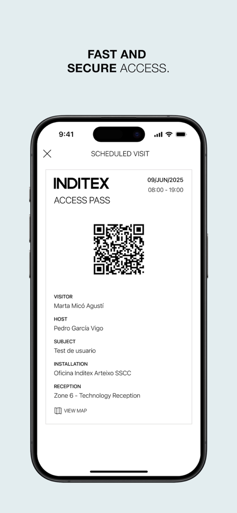 Aplicación móvil Welcome To Inditex mostrando un pase de acceso de visita programada con un código QR