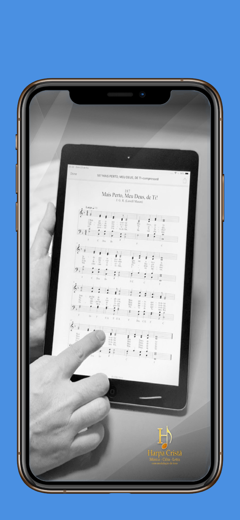 Harpa - Música - Cifra - Letra - Partituras digitales y cifras para un himno cristiano mostradas en una tableta dentro de la aplicación Harpa Crista