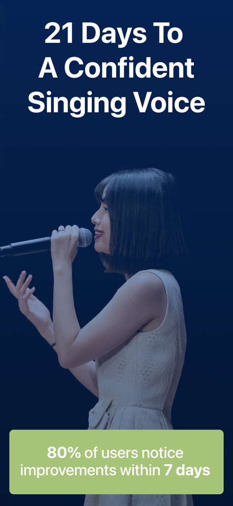 Singing Lessons: Learn to Sing - Una mujer cantando con un micrófono y texto promocionando un plan de 21 días para una voz de canto segura.