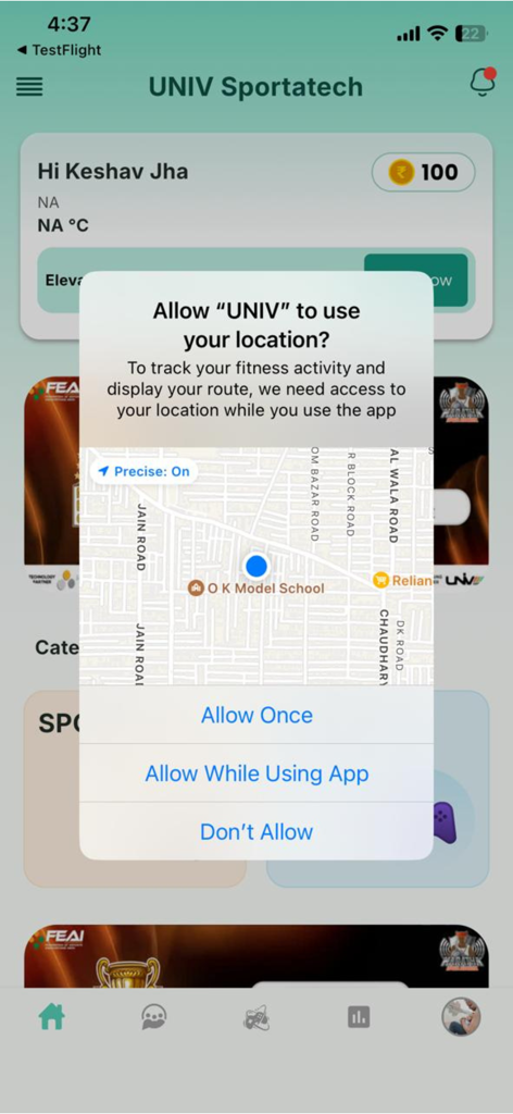 피트니스 활동을 추적하고 경로를 표시하기 위해 위치 액세스를 요청하는 UNIV 앱의 iPhone 스크린샷