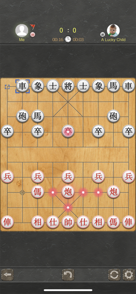 Chinese Chess - Best XiangQi - Una partita di Scacchi Cinesi su una tavola di legno contro un avversario AI