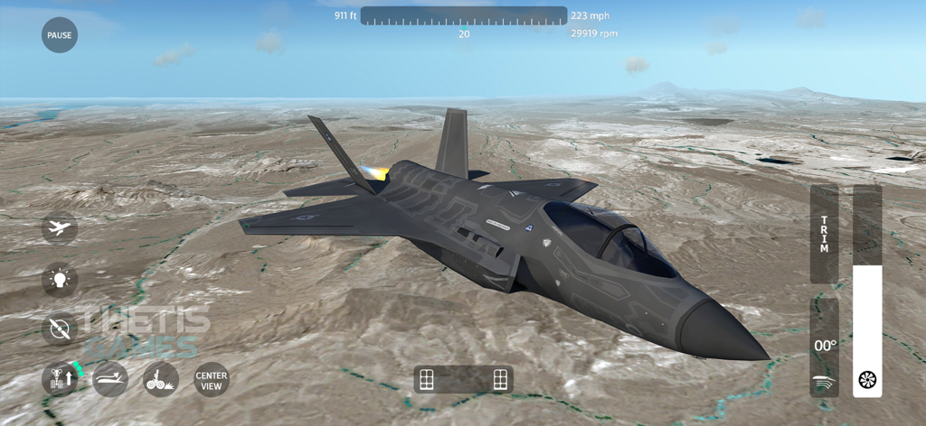 FlyWings 2018 Flight Simulator - Un caza volando sobre un paisaje desértico en la aplicación móvil FlyWings 2018 Flight Simulator.