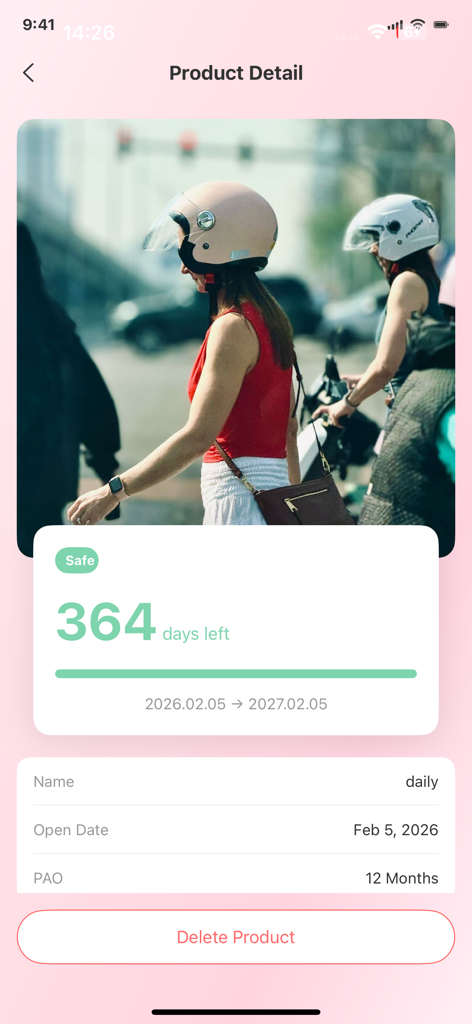 Product detail screen in the Lirae app showing safe usage days remaining and expiration tracking for cosmetics.