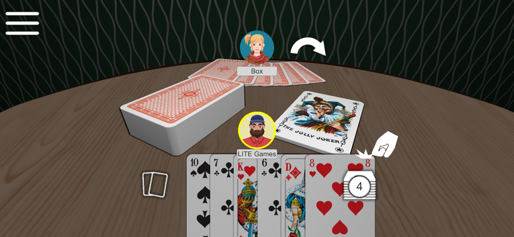 Un'interfaccia digitale di gioco di carte che mostra un round di Crazy Eights su un tavolo di legno virtuale in modalità orizzontale