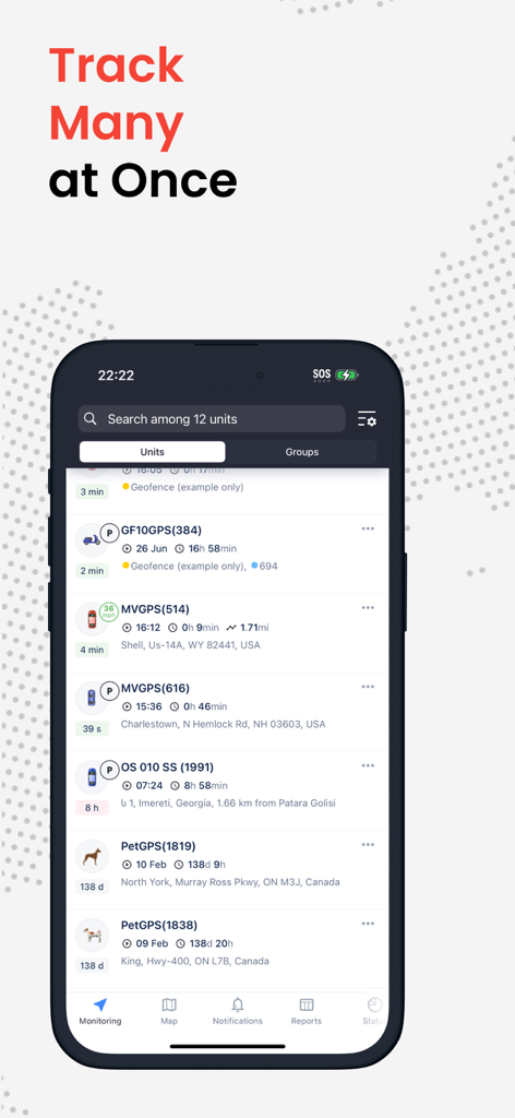 Interfaz de la aplicación móvil mostrando monitorización en tiempo real de múltiples unidades de rastreo GPS, incluyendo vehículos y mascotas