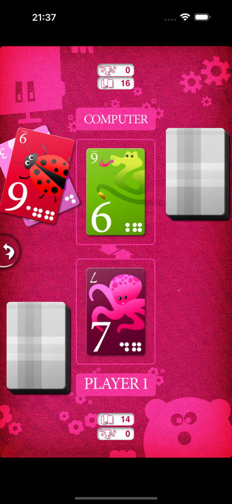 Pantalla de juego de Mi Primer Juego de Cartas: Guerra mostrando cartas coloridas con temática de animales en una partida contra la computadora.