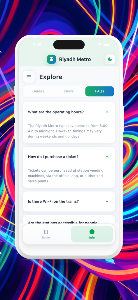 La sección Explorar de la aplicación Riyadh Metro muestra preguntas frecuentes sobre horarios de operación y compra de boletos.