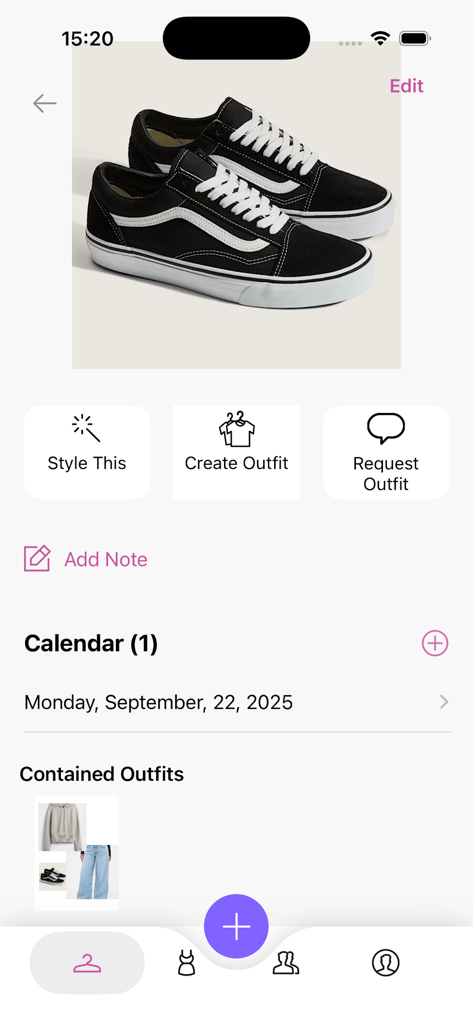 App Pureple armadio virtuale che mostra sneakers nere con styling outfit e opzioni calendario