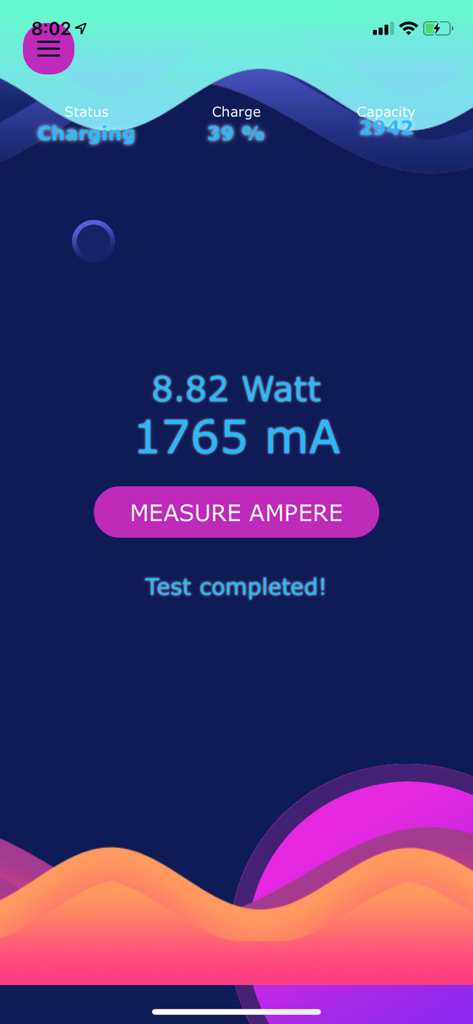 Interfaz de la aplicación Ampere que muestra una prueba de batería completada con métricas de vataje y amperaje