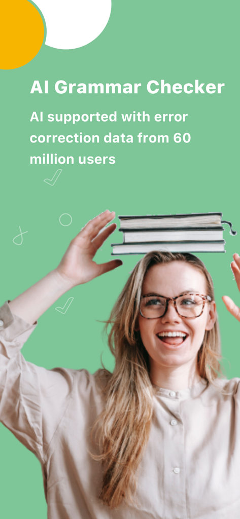 Eine lächelnde Frau, die Bücher auf dem Kopf balanciert und die KI-Grammatikprüfer-App repräsentiert