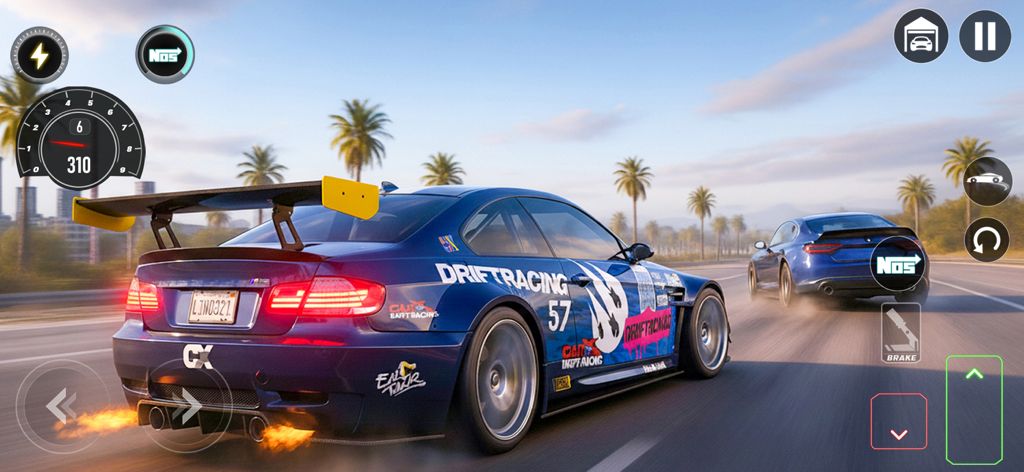 Une voiture de sport bleue dérivant sur une autoroute bordée de palmiers avec des flammes sortant de l'échappement dans un jeu de course 3D