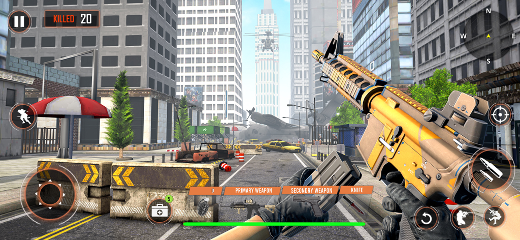 FPS Gun Shooting Game 2024 - Jugabilidad de disparos en primera persona con un rifle de asalto dorado en una calle de la ciudad