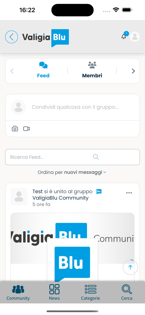 Valigia Blu Community - Interface of the Valigia Blu Community app showing the social feed with sections for posts, members, and news navigation.