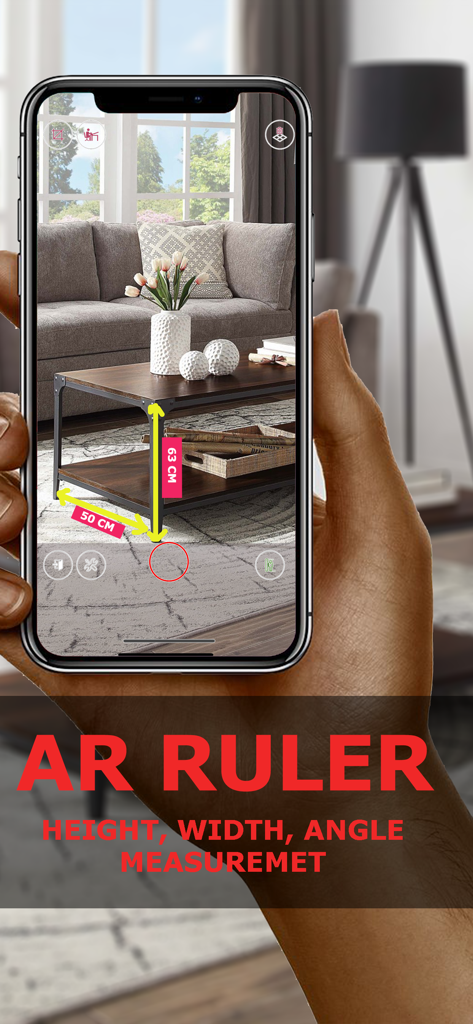 Ruler • - Una persona usando la aplicación AR Ruler en un smartphone para medir la altura y el ancho de una mesa de café en una sala de estar