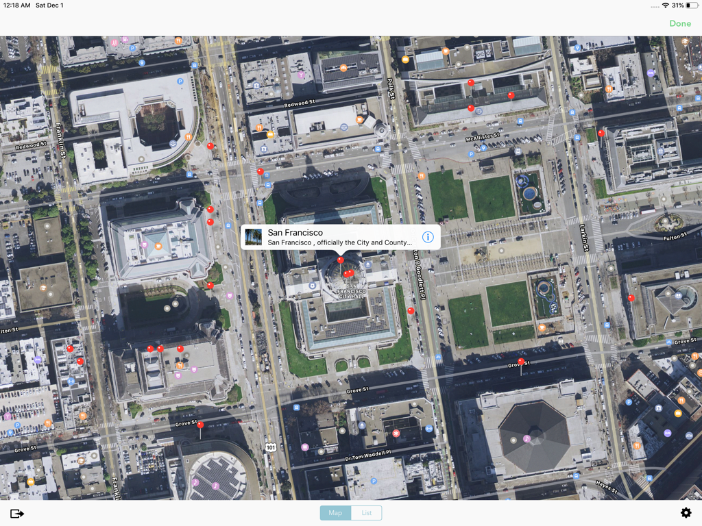 Wikipanion for iPad - Wikipanion für iPad-App, die eine Satellitenkarte von San Francisco mit Wikipedia-Standortmarkierungen anzeigt
