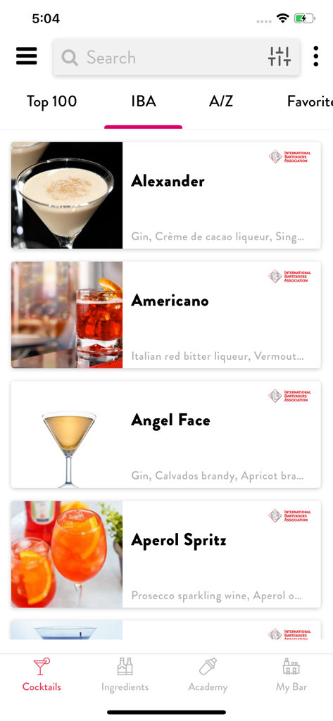 Cocktails App: Drinks Database - Interface do aplicativo móvel mostrando uma lista de cocktails oficiais da IBA, incluindo Americano e Aperol Spritz