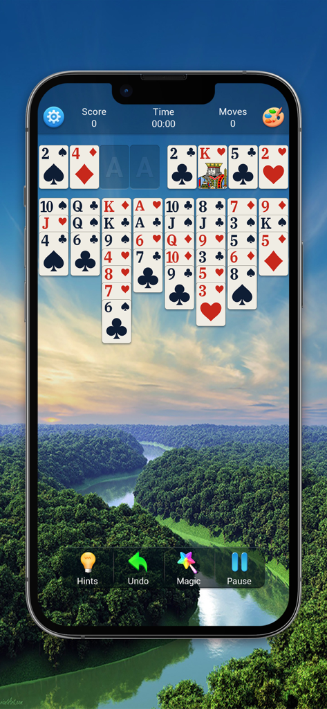 Solitaire Collection (Classic) - Jugabilidad de Solitaire Collection con un fondo sereno de paisaje de río en el bosque.