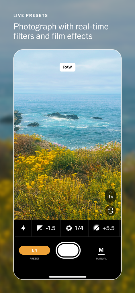 Interface de l'application VSCO Capture montrant des filtres en temps réel sur une photo côtière avec des commandes manuelles.