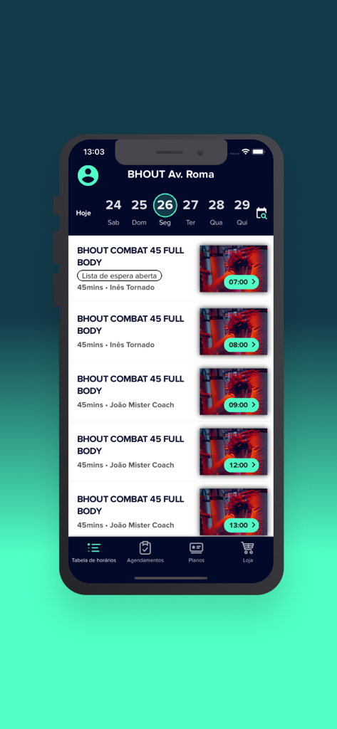 BHOUT Club 모바일 앱 인터페이스에 예약 옵션이 있는 복싱 기반 피트니스 수업의 일일 일정 표시