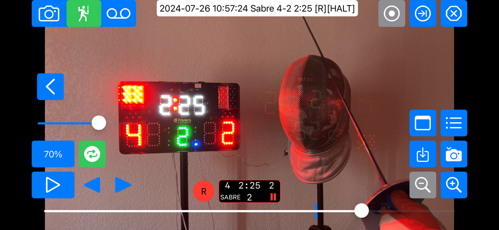 Super Fencing System - Interface of the Super Fencing System app displaying a sabre bout replay with an integrated digital scoreboard and video analysis controls