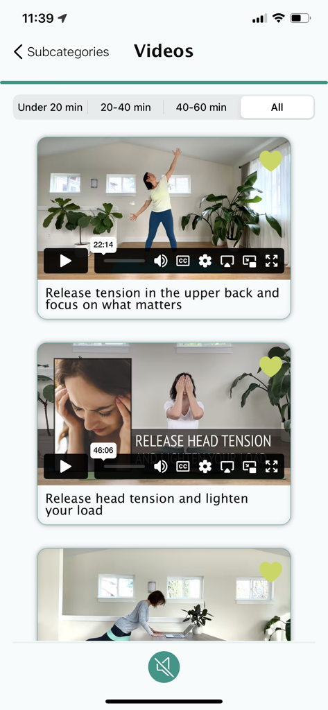 Home yoga practice - 시간대별로 분류된 등 및 머리 긴장 완화 테라피 요가 세션을 보여주는 홈 요가 연습 앱의 비디오 라이브러리