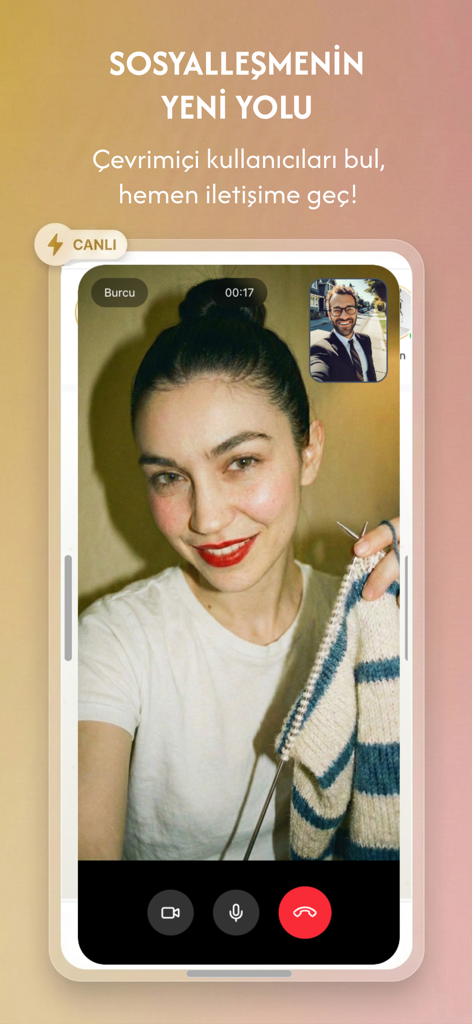Nasip - Görüntülü Sohbet - Uma mulher tricotando durante uma chamada de vídeo ao vivo na interface do aplicativo Nasip com texto em turco