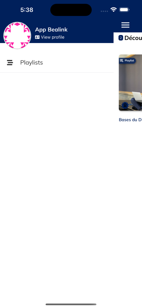 Panel de la aplicación Station C que muestra listas de reproducción de formación y perfil de usuario