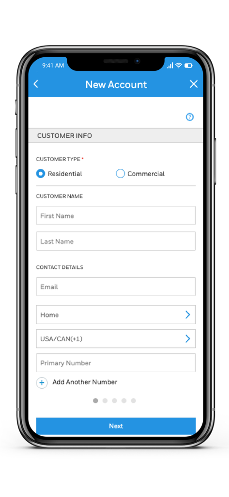 La aplicación móvil AlarmNet 360 muestra un formulario de creación de nueva cuenta para instaladores de seguridad profesionales.