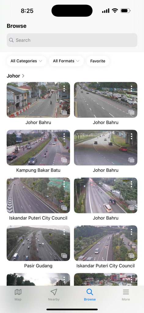 MY Webcamsアプリのブラウズ画面。ジョホール・マレーシアのライブ交通カメラのサムネイルが表示されています。