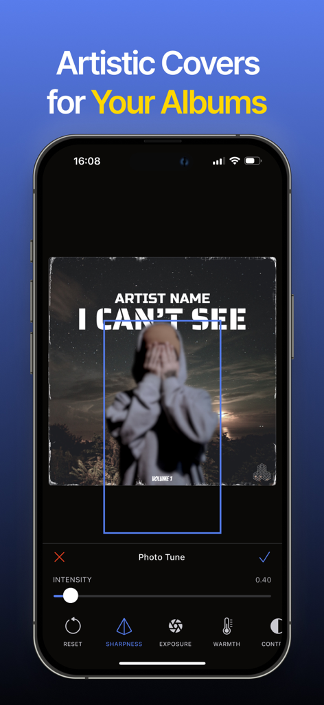 Smartphone exibindo a interface do aplicativo FIBE para editar capas de álbuns artísticas com ferramentas de ajuste de fotos.