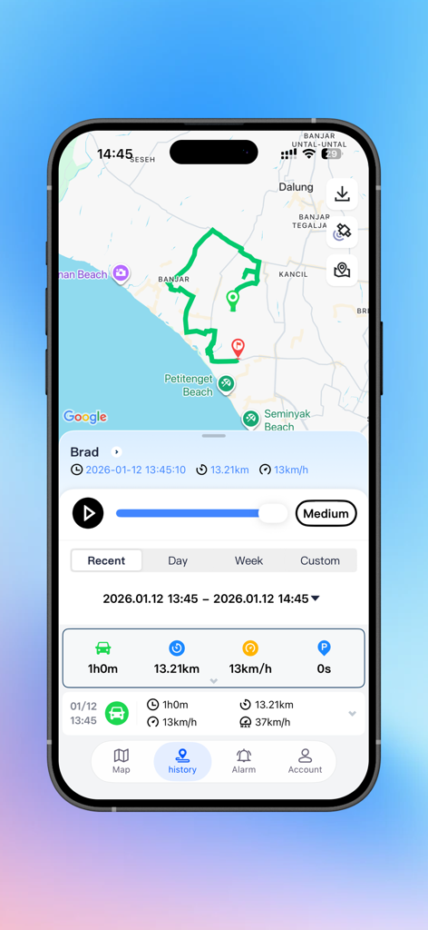 TrackerOne - Interface do aplicativo móvel TrackerOne mostrando o rastreamento do histórico do veículo em um mapa com estatísticas de viagem