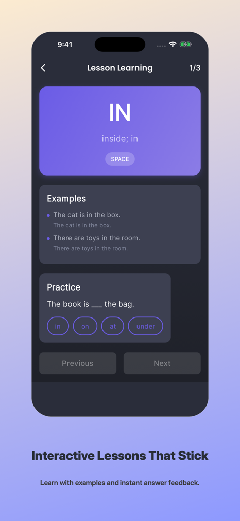 Pantalla de lección interactiva de la aplicación PrepoQuest enseñando preposiciones en inglés con ejemplos y práctica.