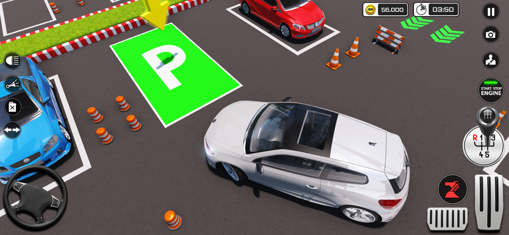 City Car Parking- Car Games - Un coche blanco maniobra hacia una plaza de aparcamiento resaltada en verde en un simulador de conducción de coches urbanos realista con controles en pantalla