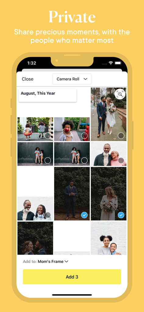 Aura Frames App-Oberfläche, die ausgewählte Familienfotos aus der Kamerarolle eines Smartphones zeigt, die zum Hochladen auf einen digitalen Rahmen bereit sind