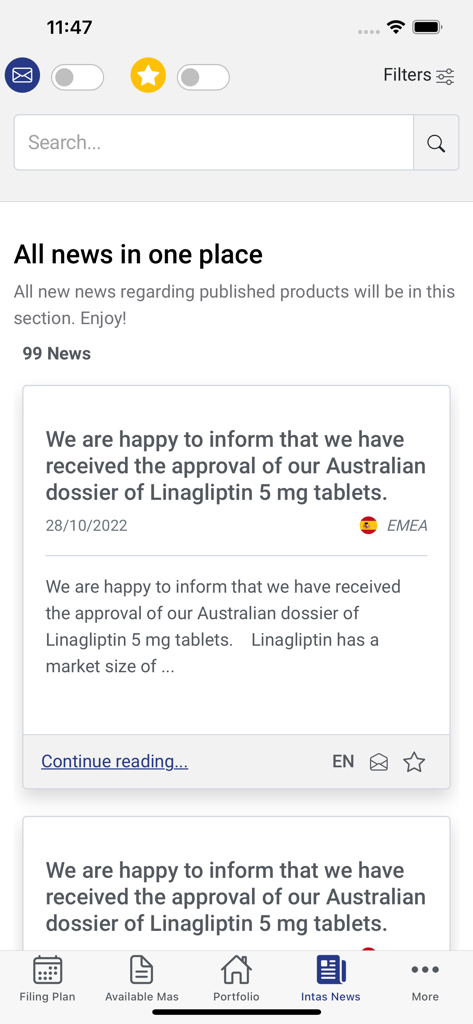Feed di notizie nell'app Intas B2B Dossier che mostra approvazioni di dossier farmaceutici e aggiornamenti normativi