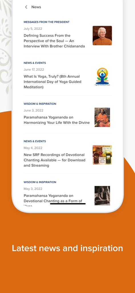 Una pantalla que muestra el feed de noticias e inspiración de la aplicación de meditación SRF YSS