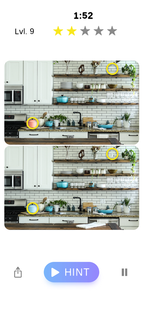 Juego de encuentra las diferencias mostrando dos fotos de cocina con círculos amarillos marcando las diferencias.