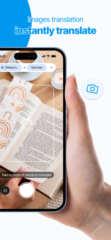 AI Translator: Voice & Photo - La pantalla de un smartphone muestra la aplicación AI Translator utilizando su función de traducción instantánea de fotos para traducir texto de un libro al alemán.